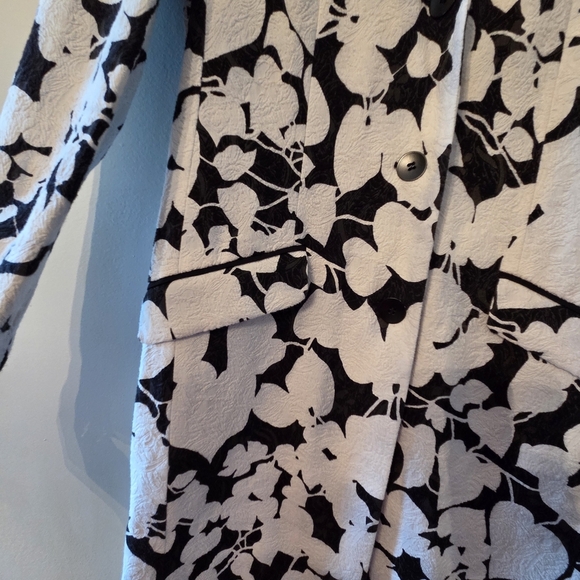 Hugo Boss Women's Floral Print Black And White Long Button Down Blazer Size 4 - Picture 5 of 11